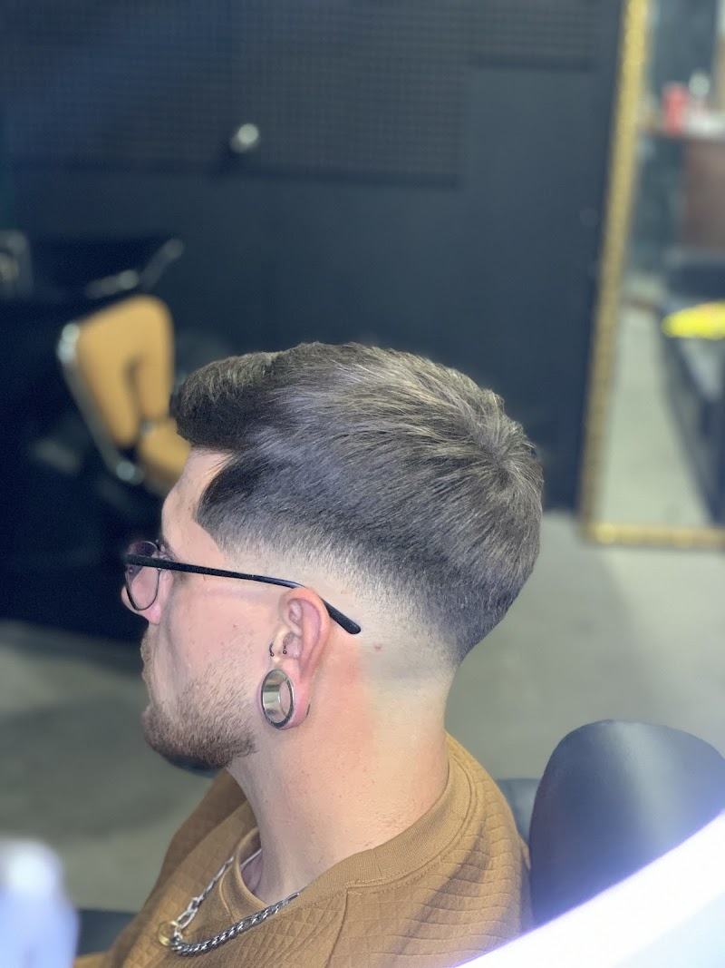 Corte con textura y contorno marcado