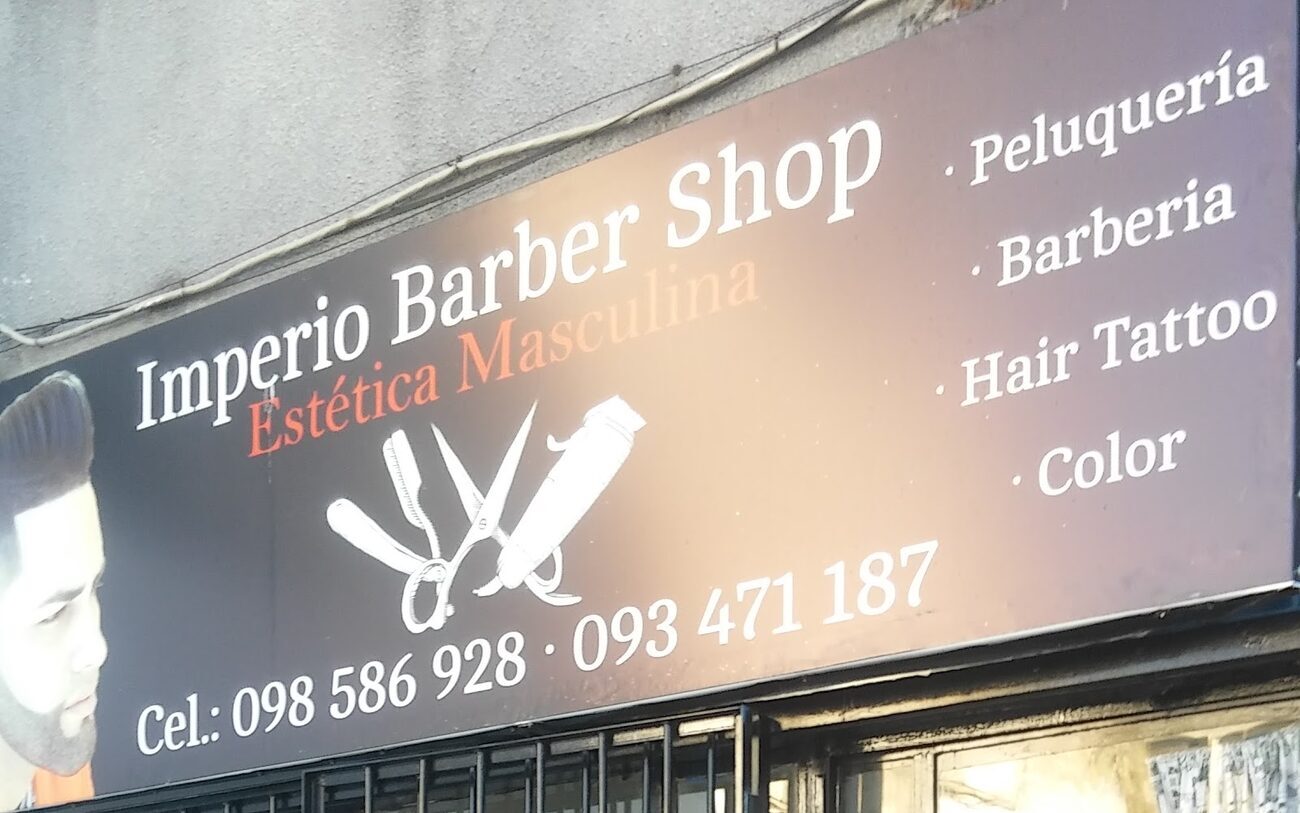 Cartel de Imperio Barber Shop: «Estética Masculina» en rojo, y la lista Peluquería, Barbería, Hair Tattoo y Color