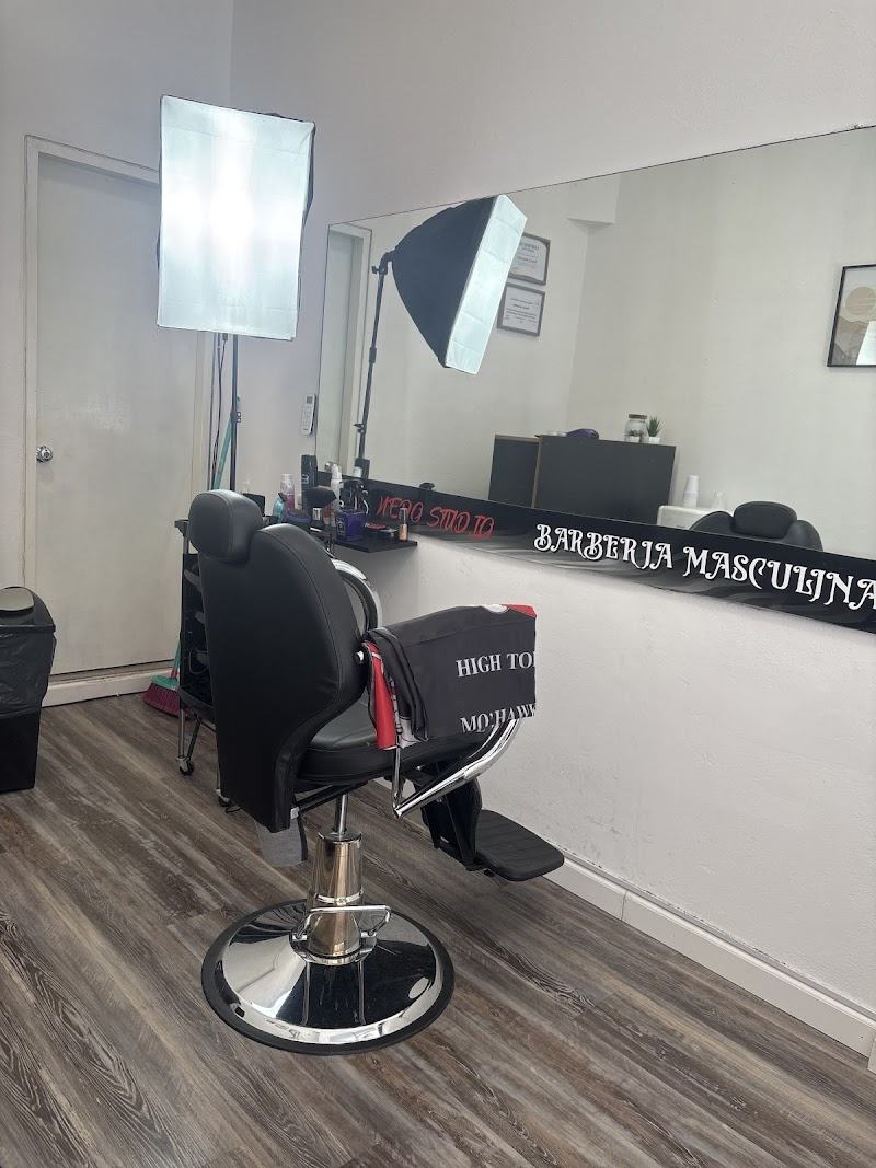 El sillón de Nedo Studio con el softbox de fotografía montado al lado