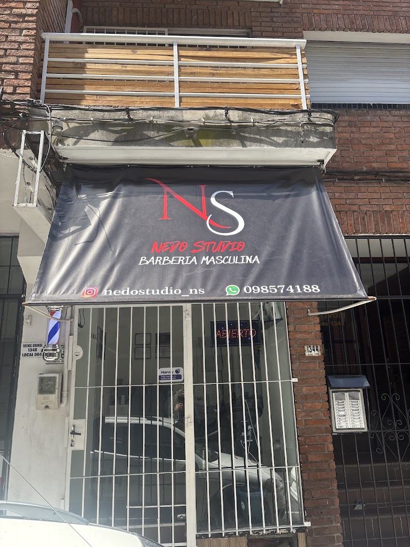 Fachada de Nedo Studio en Arenal Grande 1346, con el toldo de la marca