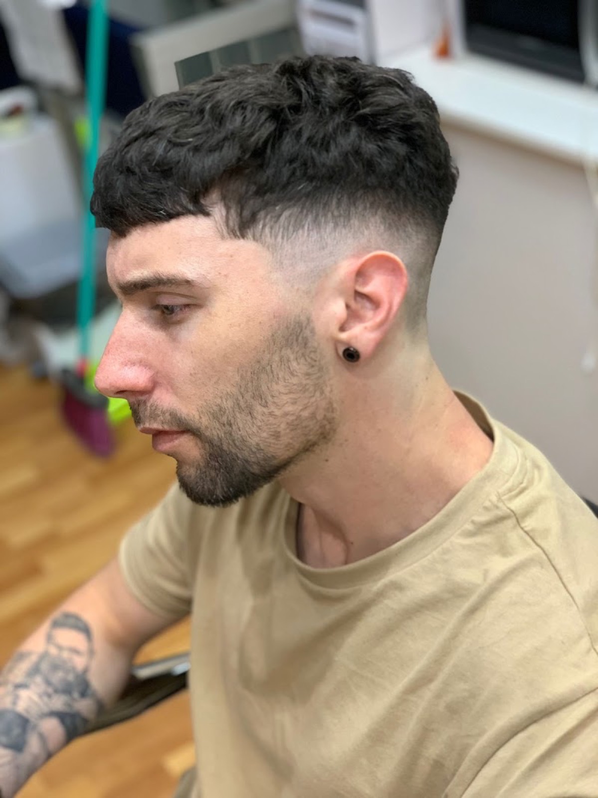 Corte terminado: degradado prolijo y barba definida