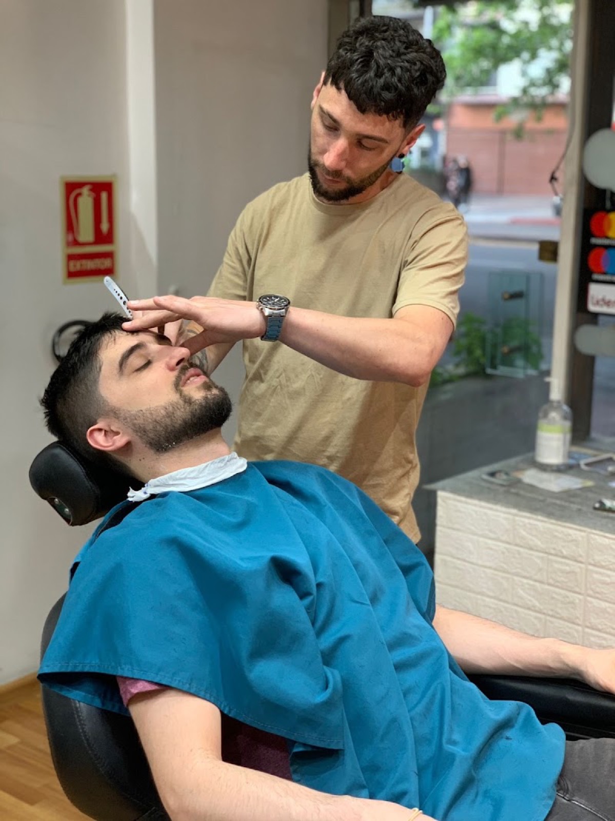 Afeitada clásica a navaja en Studio Zicari